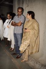 Raveena Tandon at Sunil and Dharmesh Darshan_s dad_s prayer meet in Santacruz on 3rd Jan 2012 (106).JPG